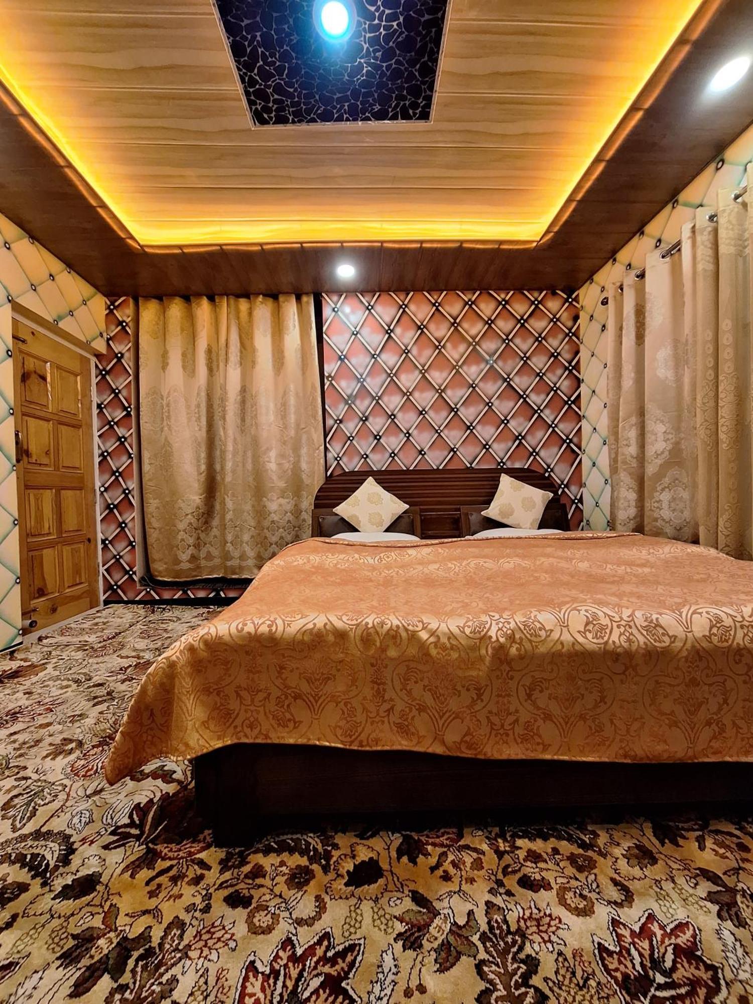 Oak Heaven Gulmarg Homestay