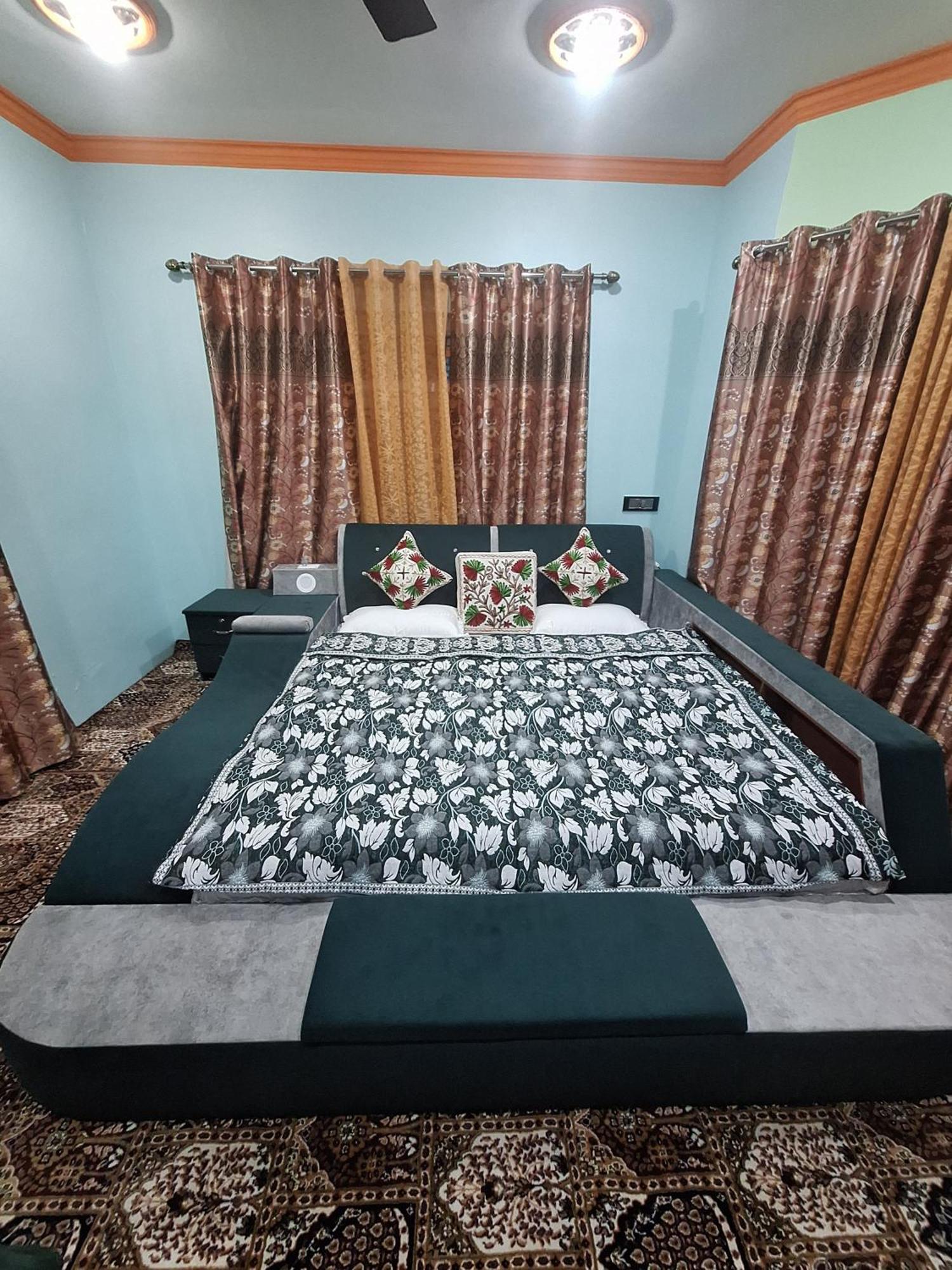 Oak Heaven Gulmarg Homestay Tangmarg