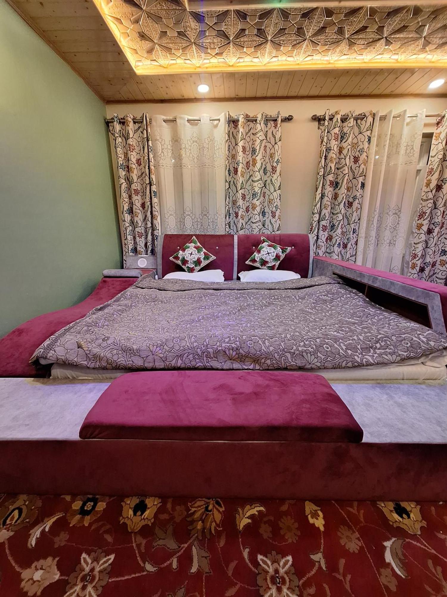 Oak Heaven Gulmarg Homestay