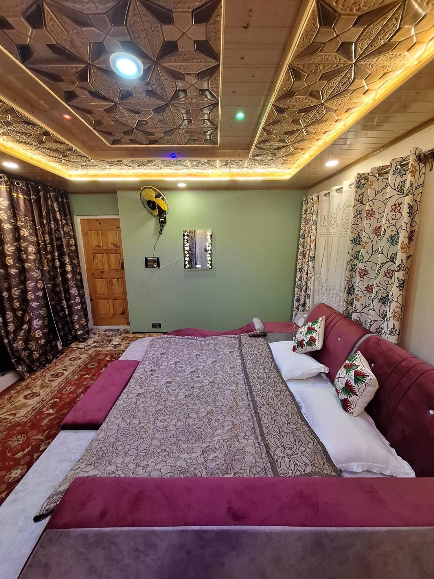 Oak Heaven Gulmarg *