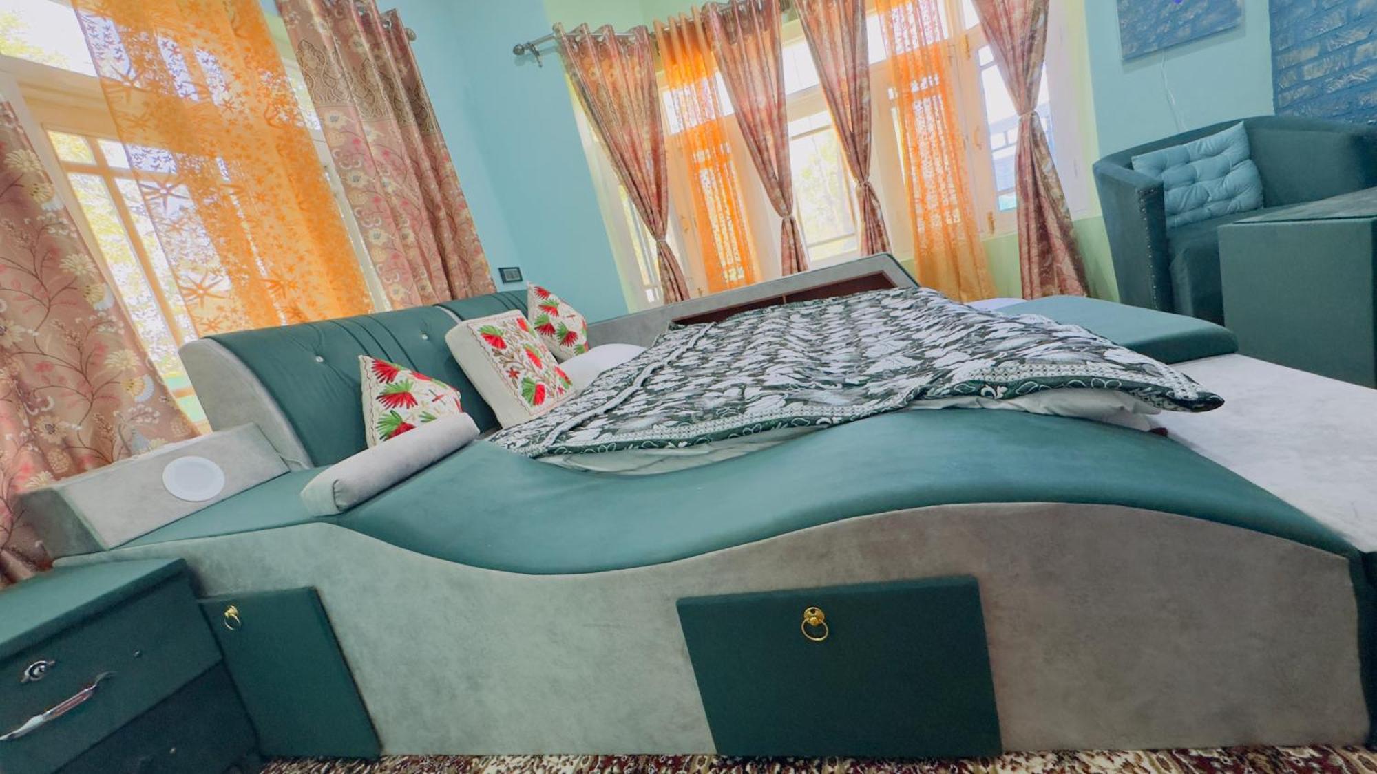 Homestay Oak Heaven Gulmarg *