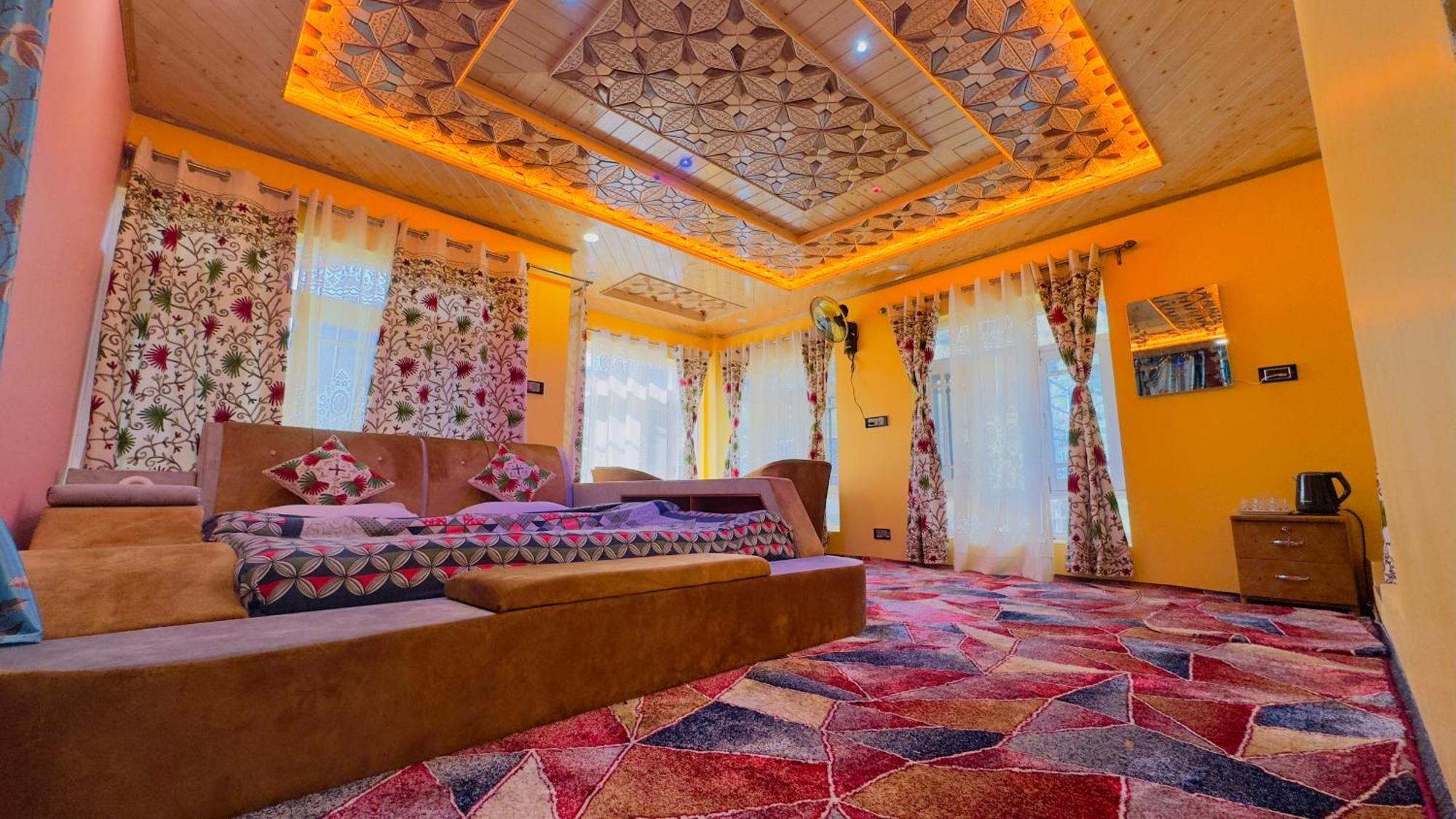 Oak Heaven Gulmarg Homestay