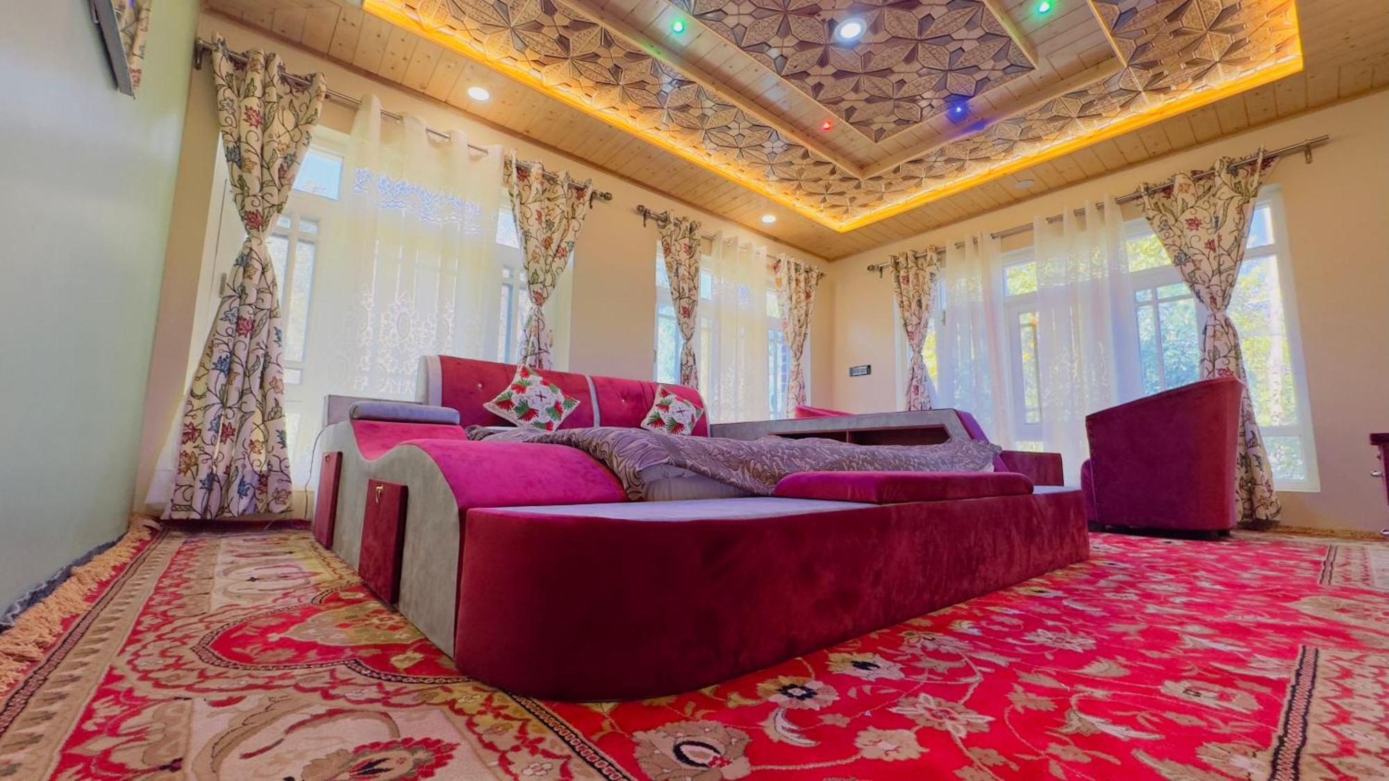 Homestay Oak Heaven Gulmarg *