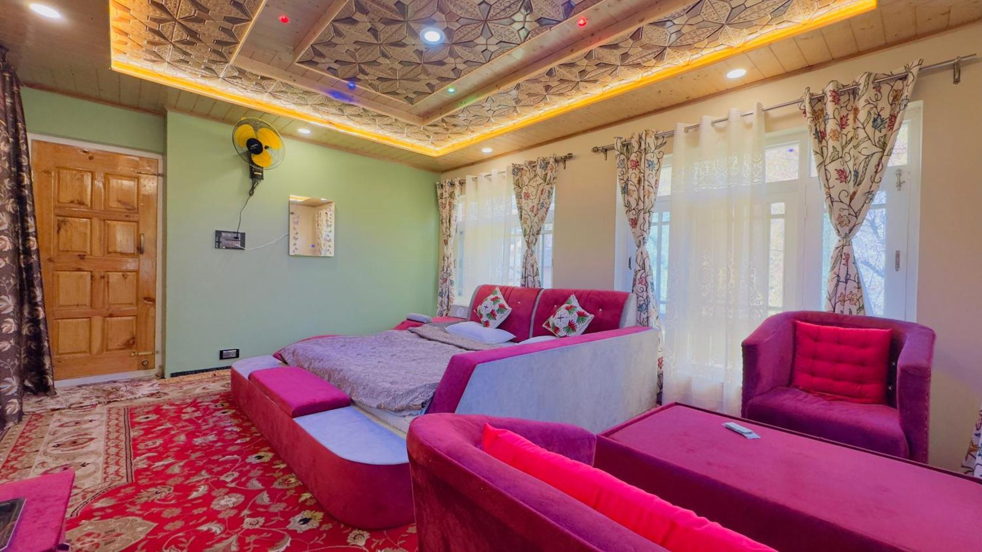 Oak Heaven Gulmarg *